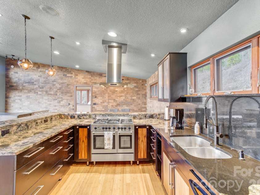 128 Leisure Mountain Road, Asheville, NC 28804.  MLS# CAR4311587, YatesRealty ID 14276. 