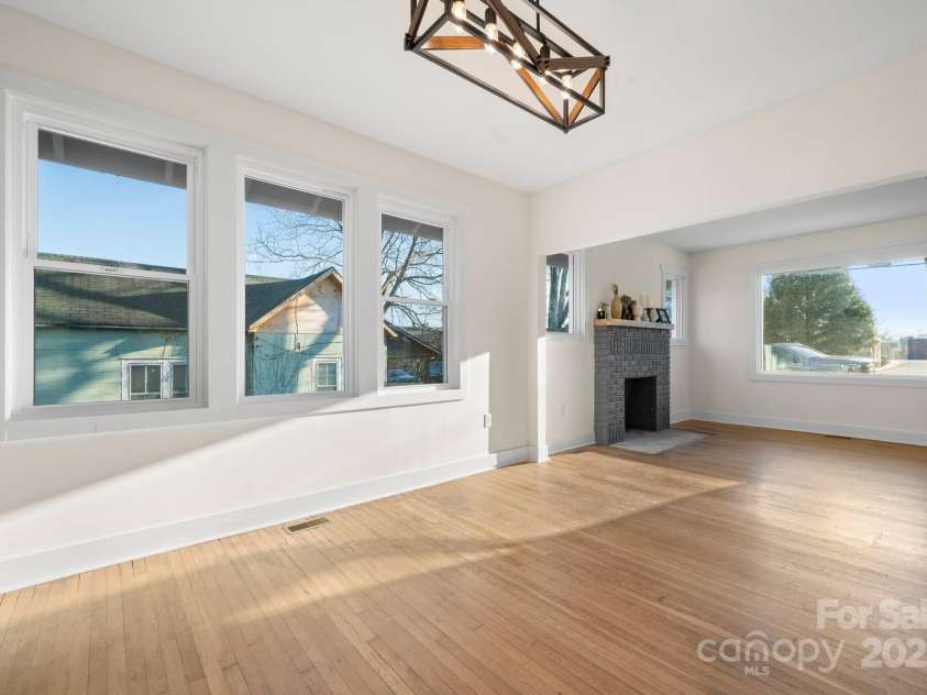 49 8th Street, Hickory, NC 28602.  MLS# CAR4220157, YatesRealty ID 14276. 