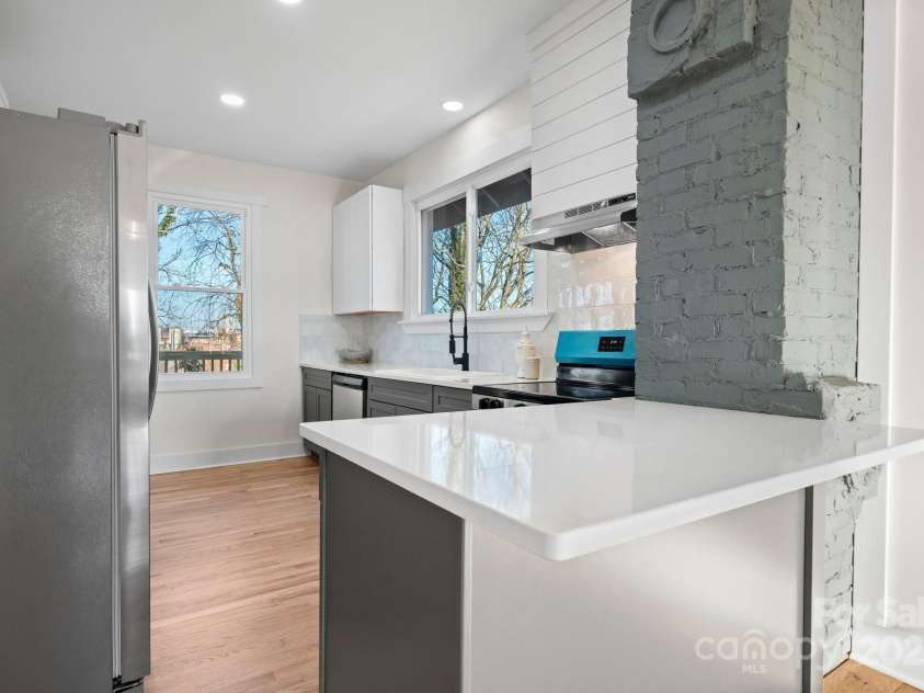 49 8th Street, Hickory, NC 28602.  MLS# CAR4220157, YatesRealty ID 14276. 