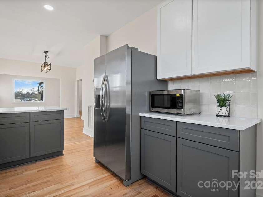 49 8th Street, Hickory, NC 28602.  MLS# CAR4220157, YatesRealty ID 14276. 