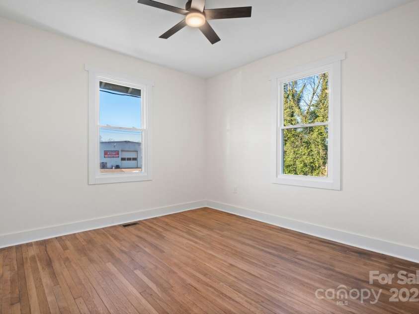 49 8th Street, Hickory, NC 28602.  MLS# CAR4220157, YatesRealty ID 14276. 