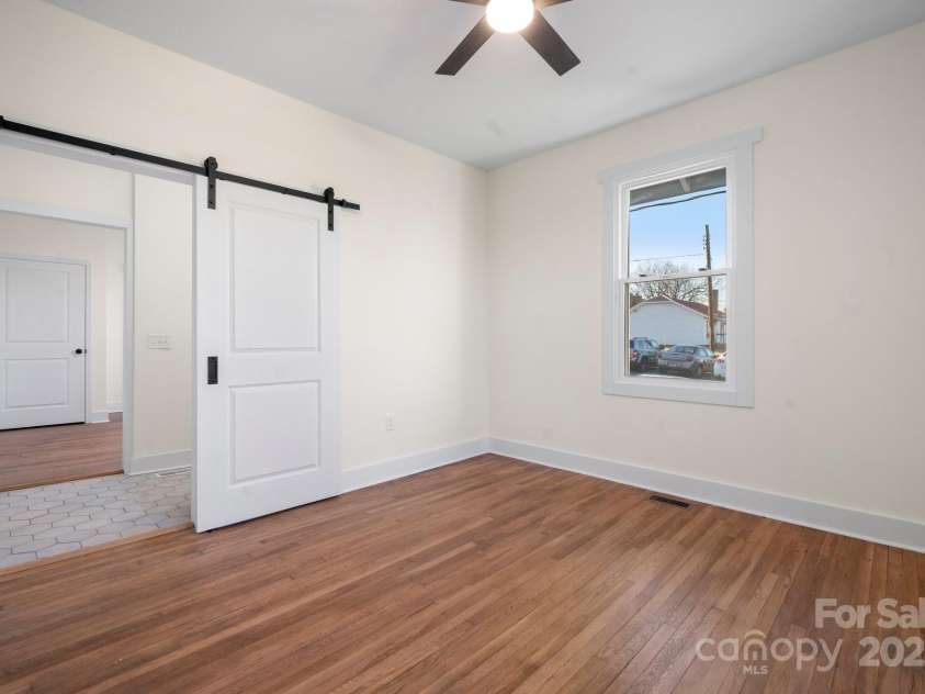 49 8th Street, Hickory, NC 28602.  MLS# CAR4220157, YatesRealty ID 14276. 