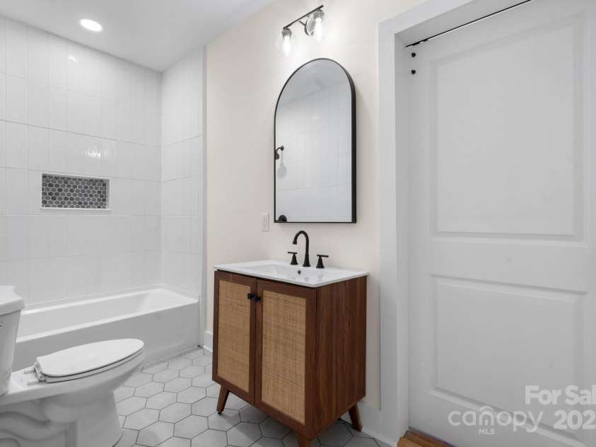 49 8th Street, Hickory, NC 28602.  MLS# CAR4220157, YatesRealty ID 14276. 