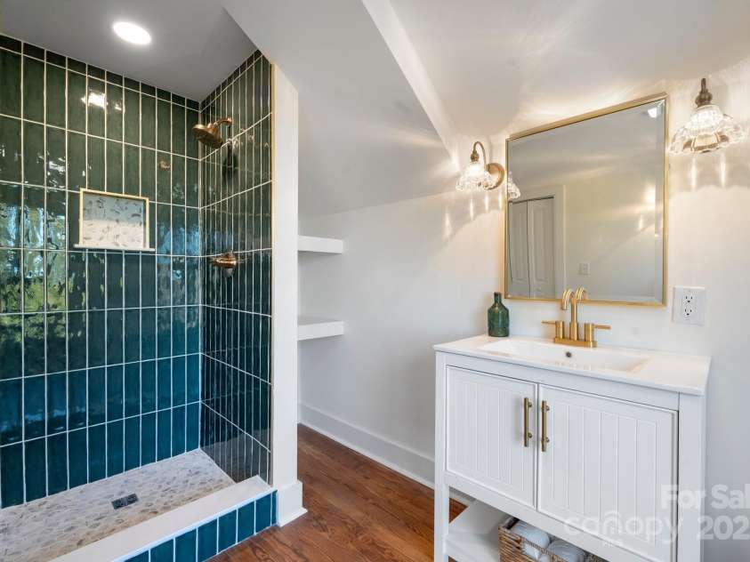 49 8th Street, Hickory, NC 28602.  MLS# CAR4220157, YatesRealty ID 14276. 