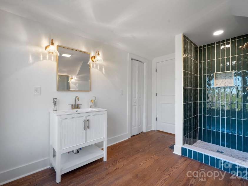 49 8th Street, Hickory, NC 28602.  MLS# CAR4220157, YatesRealty ID 14276. 