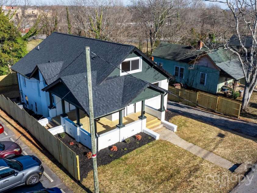 49 8th Street, Hickory, NC 28602.  MLS# CAR4220157, YatesRealty ID 14276. 