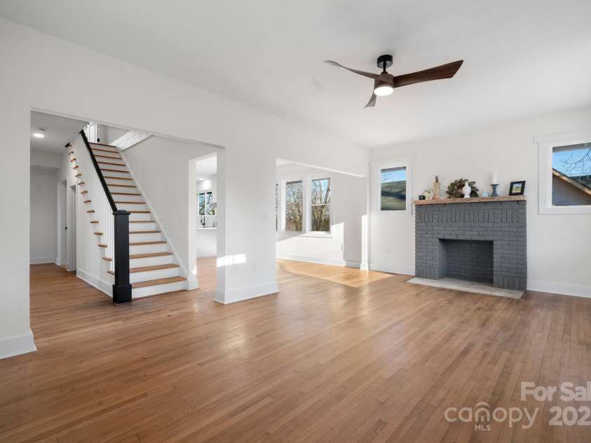 49 8th Street, Hickory, NC 28602.  MLS# CAR4220157, YatesRealty ID 14276. 