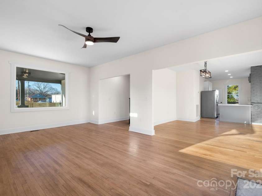 49 8th Street, Hickory, NC 28602.  MLS# CAR4220157, YatesRealty ID 14276. 