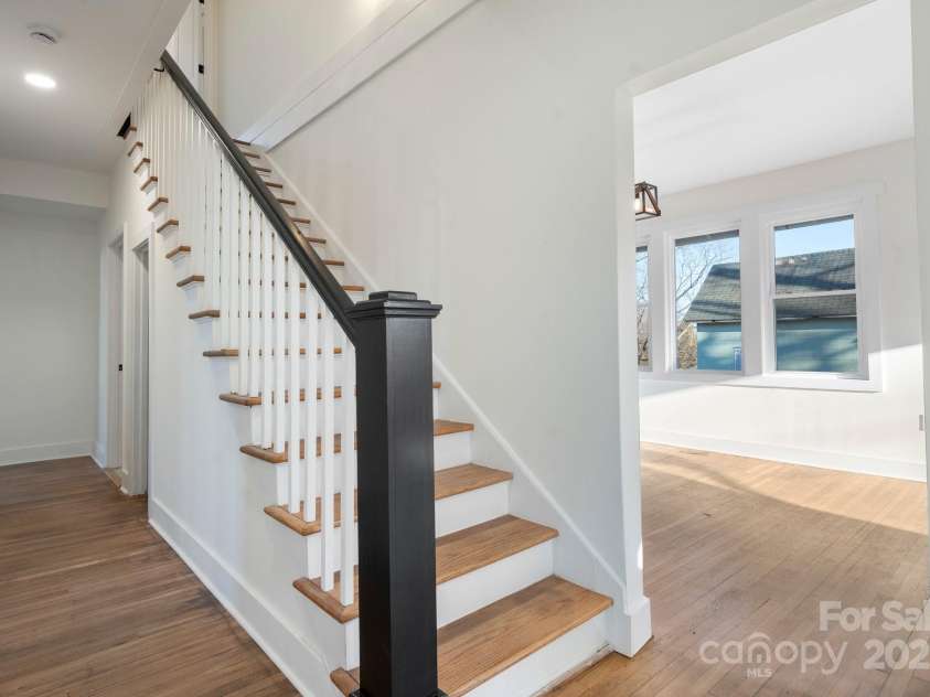 49 8th Street, Hickory, NC 28602.  MLS# CAR4220157, YatesRealty ID 14276. 