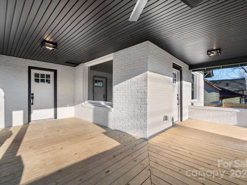 49 8th Street, Hickory, NC 28602.  MLS# CAR4220157, YatesRealty ID 14276. 