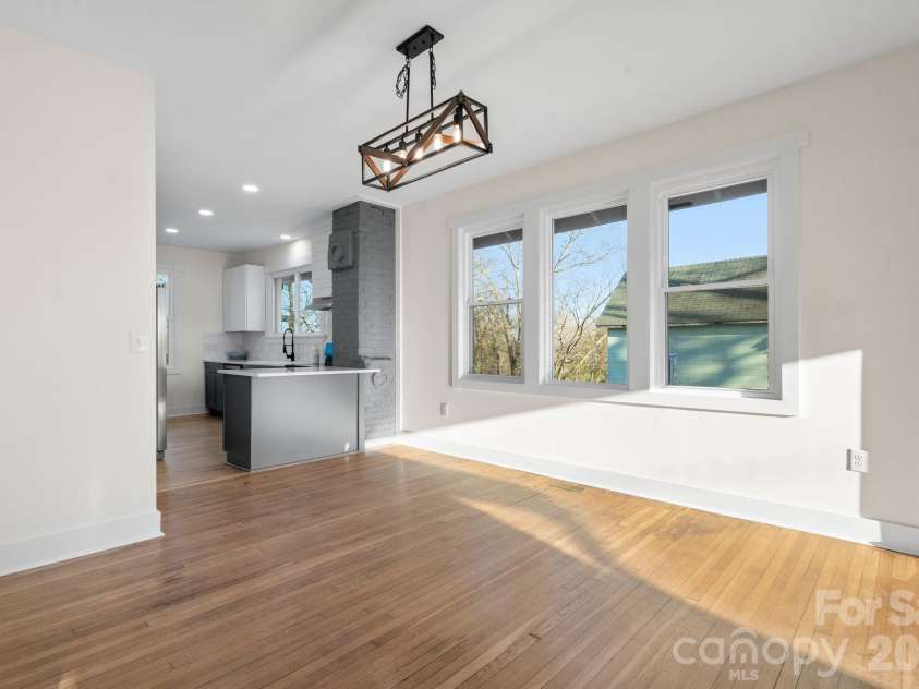 49 8th Street, Hickory, NC 28602.  MLS# CAR4220157, YatesRealty ID 14276. 