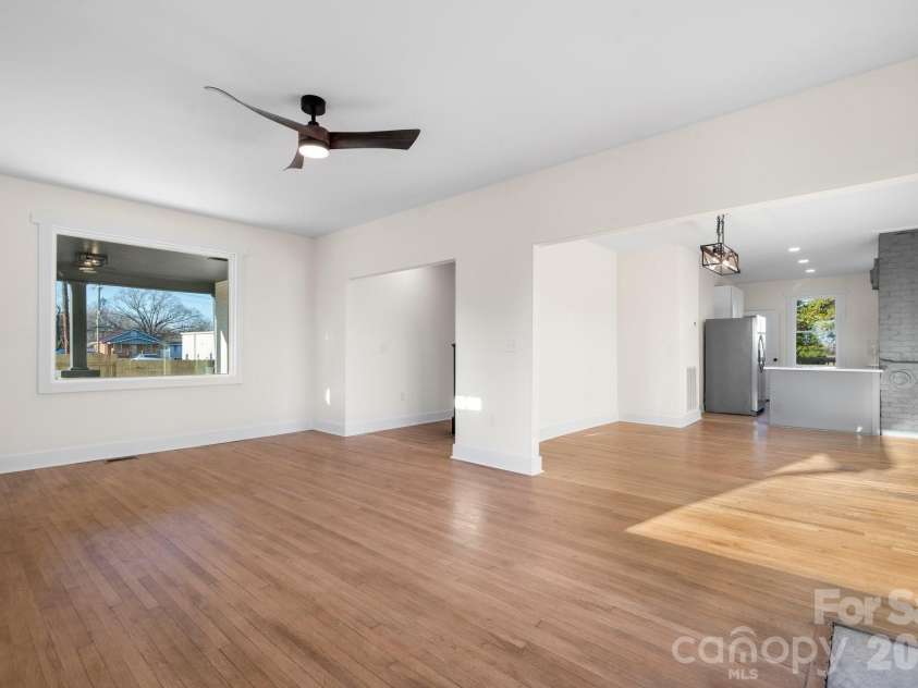 49 8th Street, Hickory, NC 28602.  MLS# CAR4220157, YatesRealty ID 14276. 