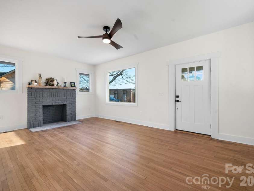 49 8th Street, Hickory, NC 28602.  MLS# CAR4220157, YatesRealty ID 14276. 