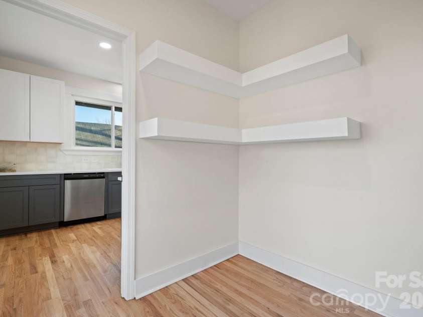 49 8th Street, Hickory, NC 28602.  MLS# CAR4220157, YatesRealty ID 14276. 