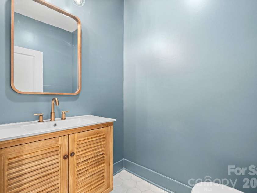 49 8th Street, Hickory, NC 28602.  MLS# CAR4220157, YatesRealty ID 14276. 