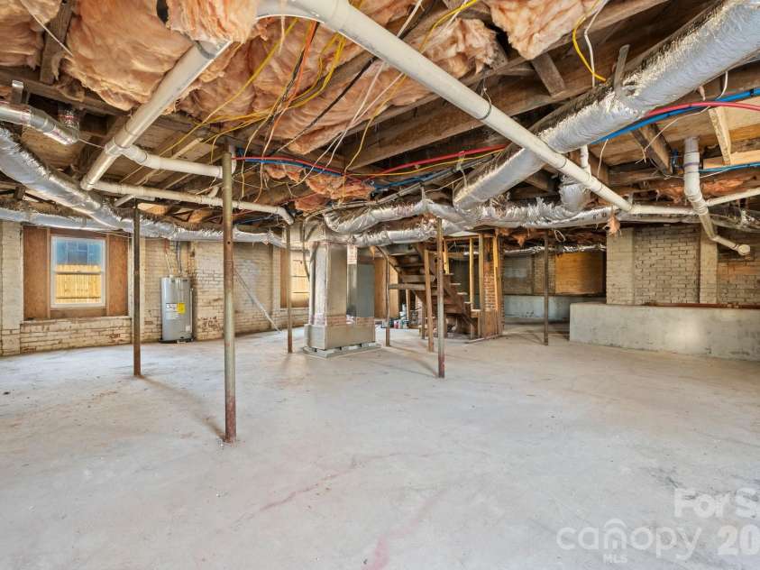 49 8th Street, Hickory, NC 28602.  MLS# CAR4220157, YatesRealty ID 14276. 