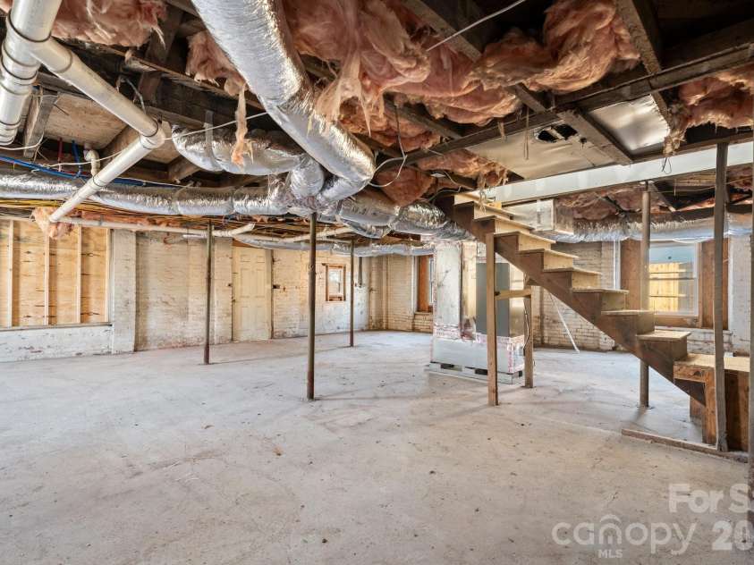 49 8th Street, Hickory, NC 28602.  MLS# CAR4220157, YatesRealty ID 14276. 