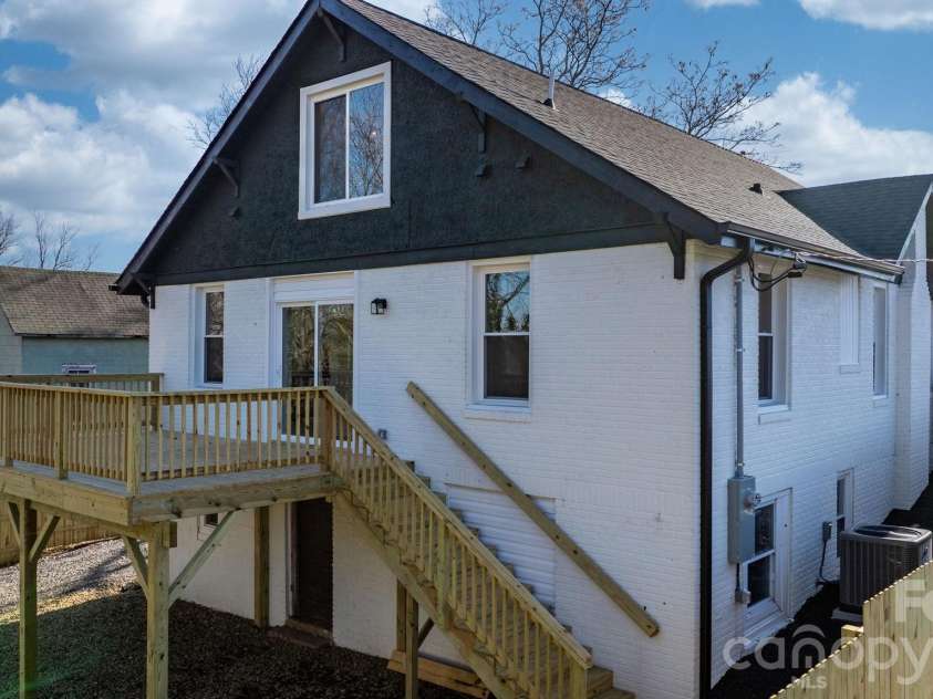 49 8th Street, Hickory, NC 28602.  MLS# CAR4220157, YatesRealty ID 14276. 