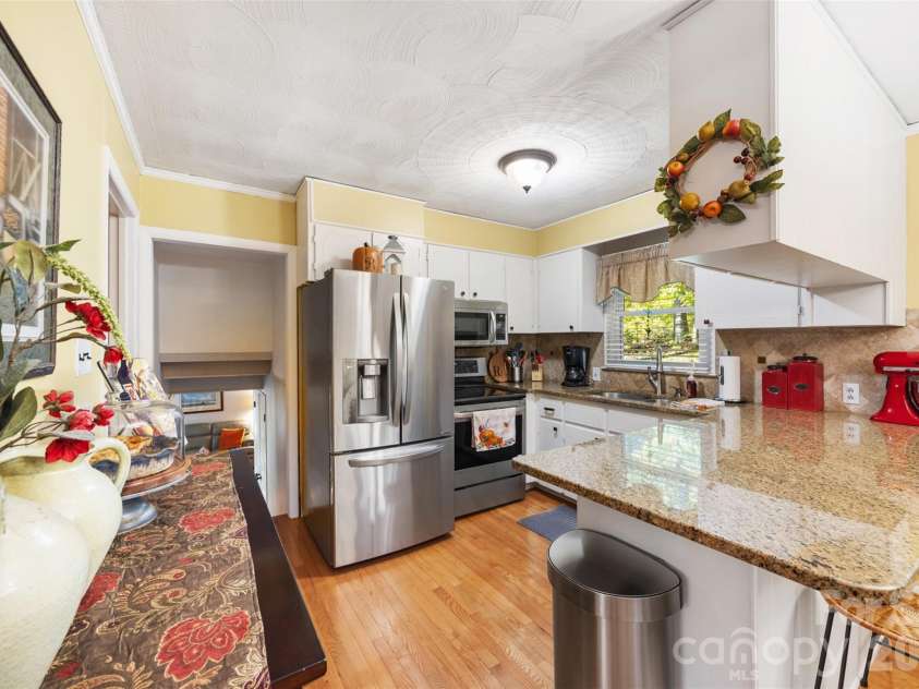 1711 Mccombs Street, Newton, NC 28658.  MLS# CAR4318276, YatesRealty ID 14277. 