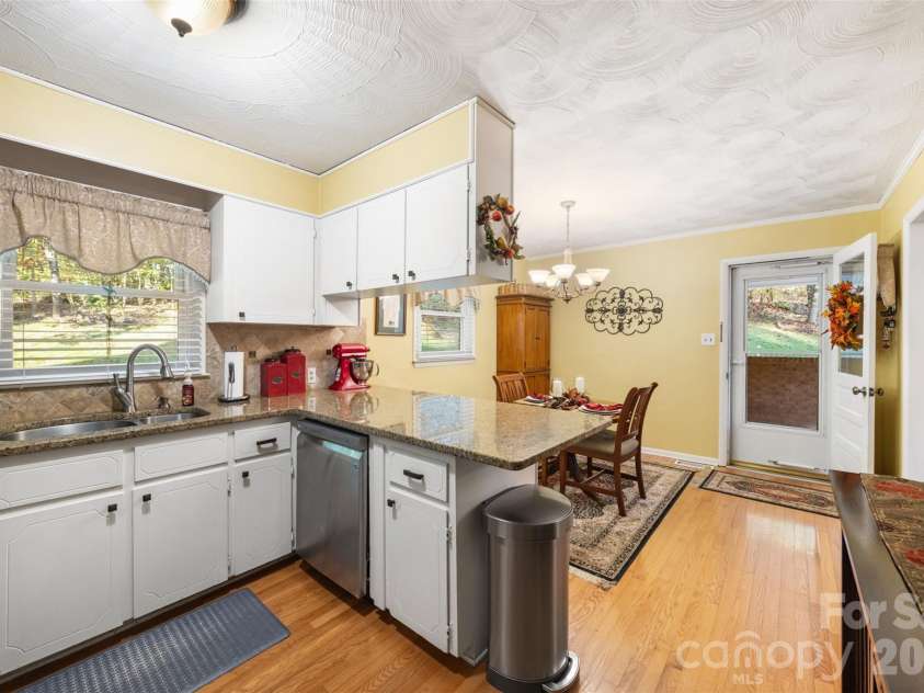 1711 Mccombs Street, Newton, NC 28658.  MLS# CAR4318276, YatesRealty ID 14277. 