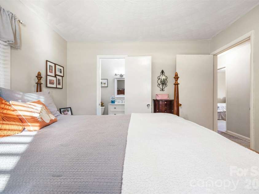 1711 Mccombs Street, Newton, NC 28658.  MLS# CAR4318276, YatesRealty ID 14277. 