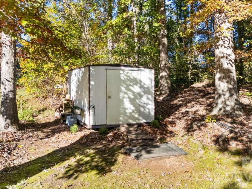 1711 Mccombs Street, Newton, NC 28658.  MLS# CAR4318276, YatesRealty ID 14277. 