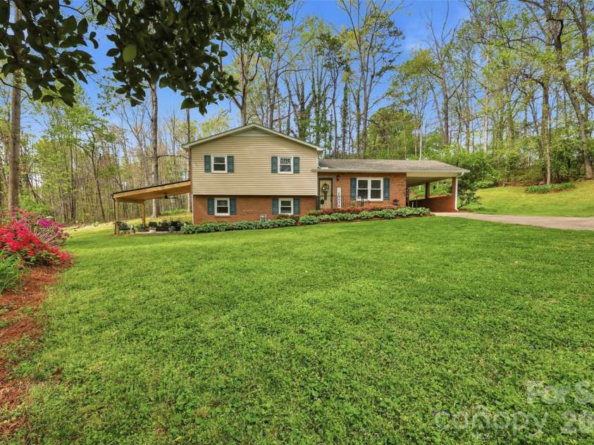 1711 Mccombs Street, Newton, NC 28658.  MLS# CAR4318276, YatesRealty ID 14277. 