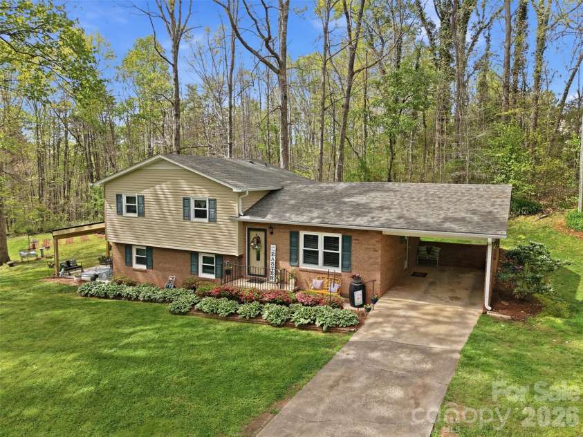 1711 Mccombs Street, Newton, NC 28658.  MLS# CAR4318276, YatesRealty ID 14277. 
