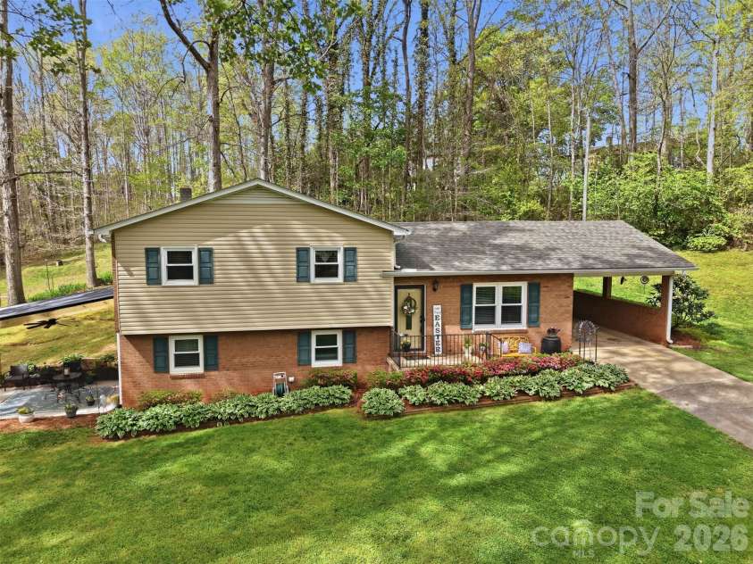 1711 Mccombs Street, Newton, NC 28658.  MLS# CAR4318276, YatesRealty ID 14277. 