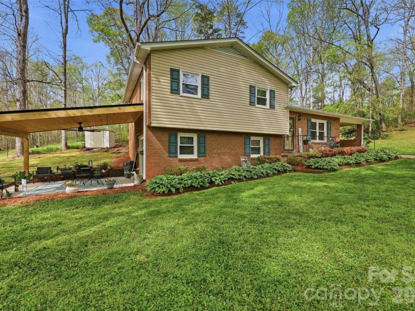 1711 Mccombs Street, Newton, NC 28658.  MLS# CAR4318276, YatesRealty ID 14277. 