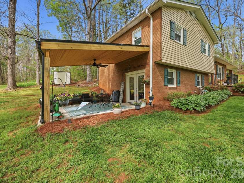 1711 Mccombs Street, Newton, NC 28658.  MLS# CAR4318276, YatesRealty ID 14277. 