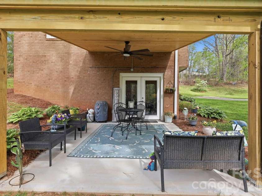 1711 Mccombs Street, Newton, NC 28658.  MLS# CAR4318276, YatesRealty ID 14277. 