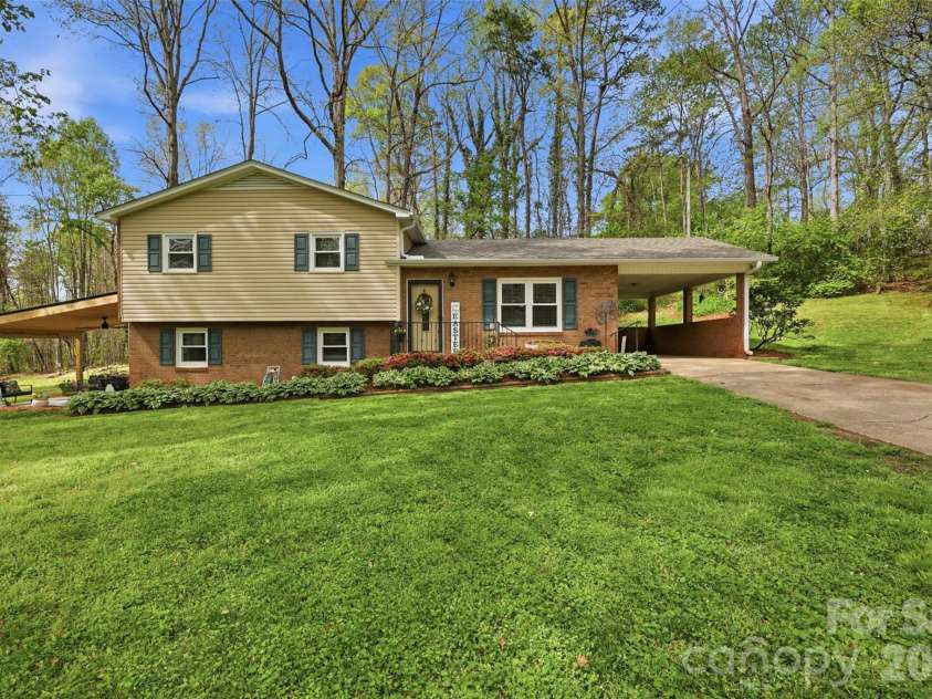 1711 Mccombs Street, Newton, NC 28658.  MLS# CAR4318276, YatesRealty ID 14277. 