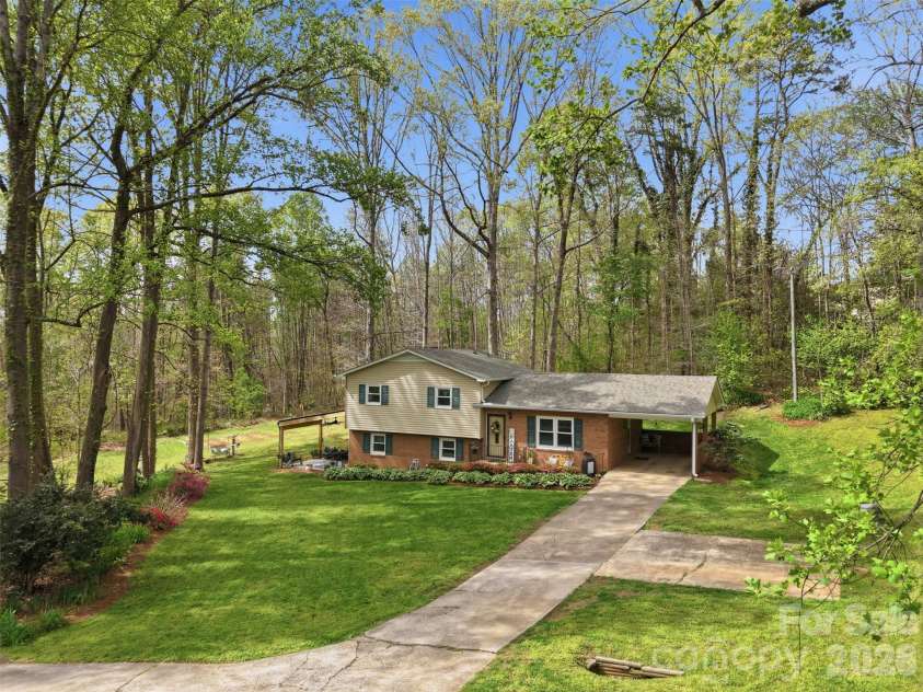 1711 Mccombs Street, Newton, NC 28658.  MLS# CAR4318276, YatesRealty ID 14277. 