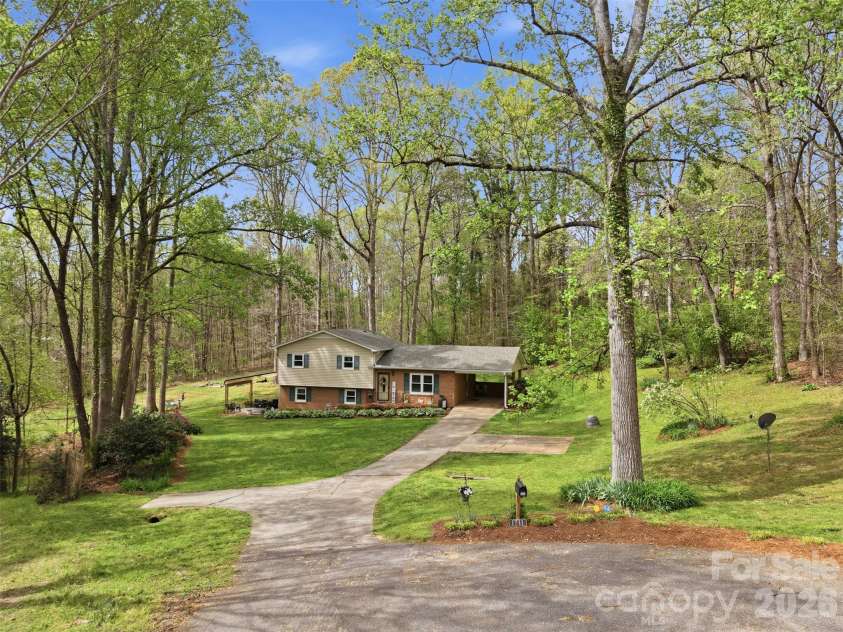 1711 Mccombs Street, Newton, NC 28658.  MLS# CAR4318276, YatesRealty ID 14277. 