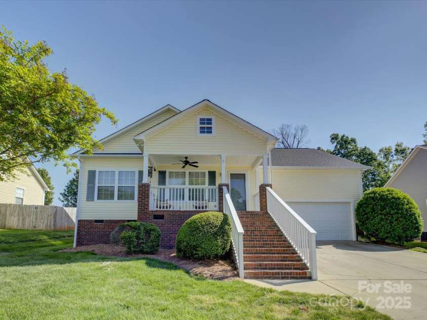 1488 Meadow Glen Lane, Rock Hill, SC 29730.  MLS# CAR4247304, YatesRealty ID 14281. 