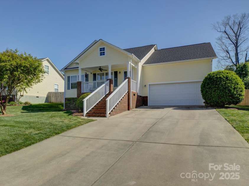 1488 Meadow Glen Lane, Rock Hill, SC 29730.  MLS# CAR4247304, YatesRealty ID 14281. 