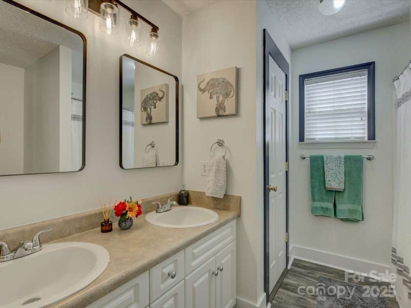 1488 Meadow Glen Lane, Rock Hill, SC 29730.  MLS# CAR4247304, YatesRealty ID 14281. 