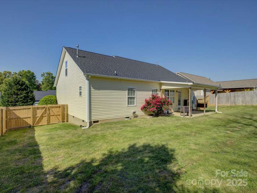 1488 Meadow Glen Lane, Rock Hill, SC 29730.  MLS# CAR4247304, YatesRealty ID 14281. 