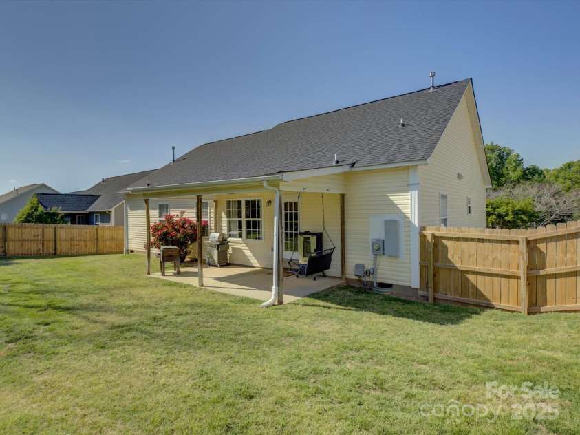 1488 Meadow Glen Lane, Rock Hill, SC 29730.  MLS# CAR4247304, YatesRealty ID 14281. 