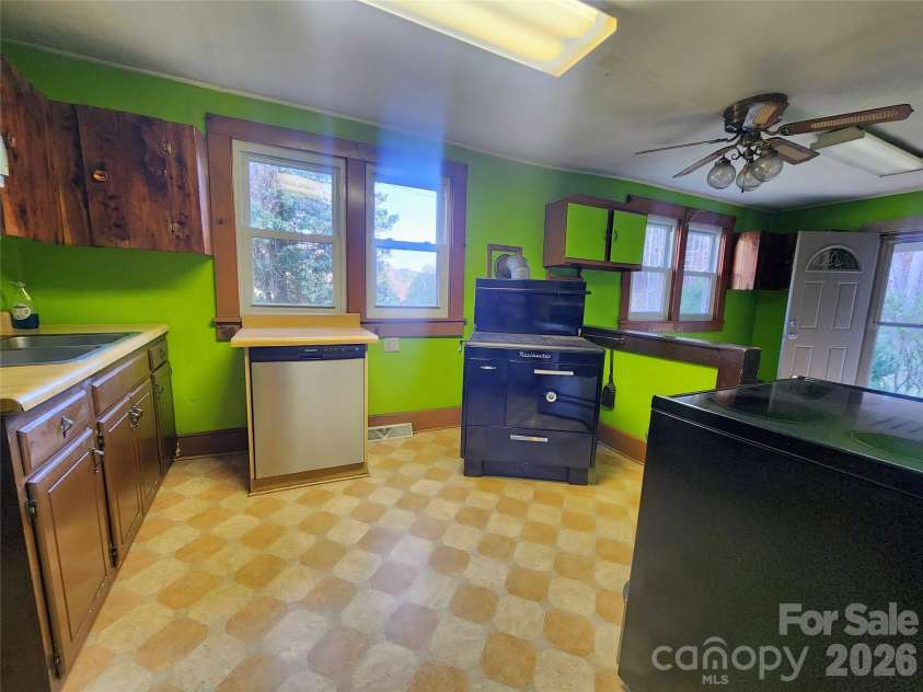 1025 Chandler Cove Road, Marshall, NC 28753.  MLS# CAR4360590, YatesRealty ID 14282. 