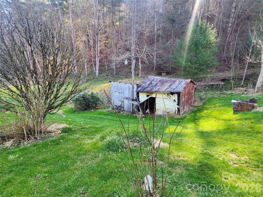 1025 Chandler Cove Road, Marshall, NC 28753.  MLS# CAR4360590, YatesRealty ID 14282. 