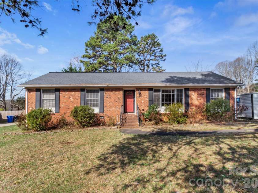 1135 Fieldstone Road, Mooresville, NC 28115.  MLS# CAR4351019, YatesRealty ID 14285. Front