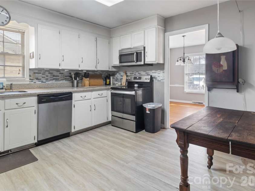 1135 Fieldstone Road, Mooresville, NC 28115.  MLS# CAR4351019, YatesRealty ID 14285. Kitchen