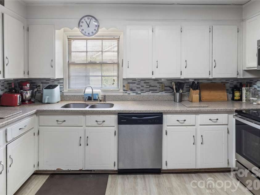 1135 Fieldstone Road, Mooresville, NC 28115.  MLS# CAR4351019, YatesRealty ID 14285. Kitchen