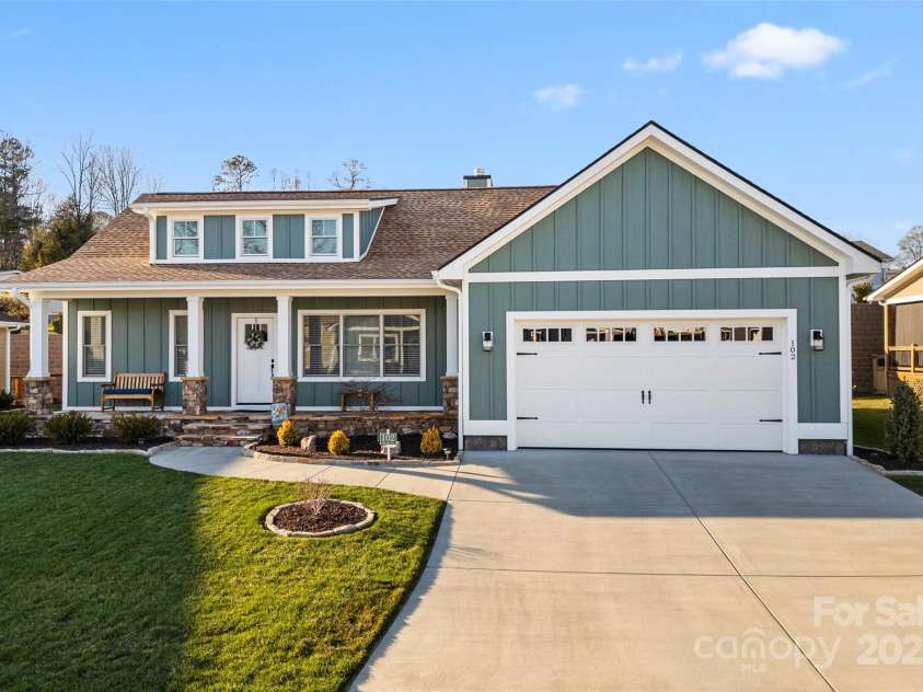 102 Olde Oak Way, Hendersonville, NC 28792.  MLS# CAR4217910, YatesRealty ID 14286. 