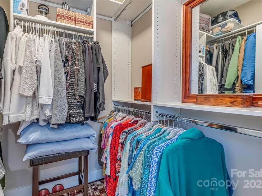 102 Olde Oak Way, Hendersonville, NC 28792.  MLS# CAR4217910, YatesRealty ID 14286. 