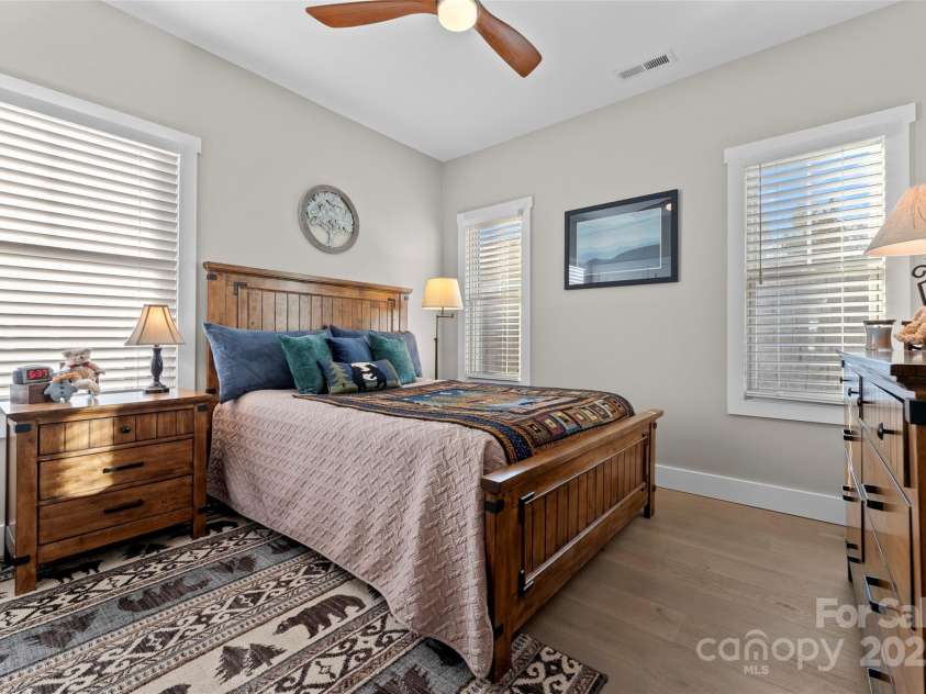 102 Olde Oak Way, Hendersonville, NC 28792.  MLS# CAR4217910, YatesRealty ID 14286. 