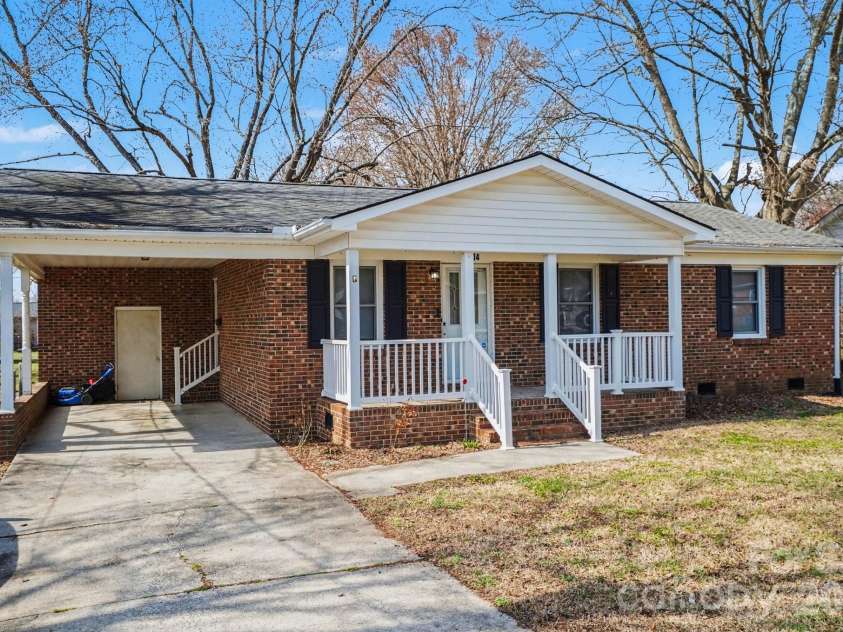 1004 Oakwood Avenue, Kannapolis, NC 28081.  MLS# CAR4354122, YatesRealty ID 14287. 