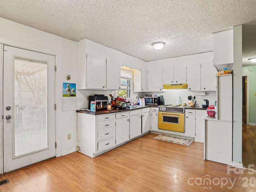 1004 Oakwood Avenue, Kannapolis, NC 28081.  MLS# CAR4354122, YatesRealty ID 14287. 